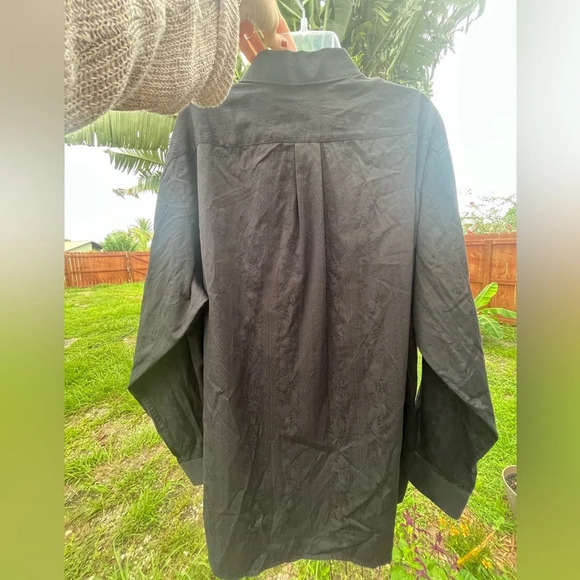 Tommy Bahama cotton & silk men’s XL button down with pocket and design. - Picture 9 of 9